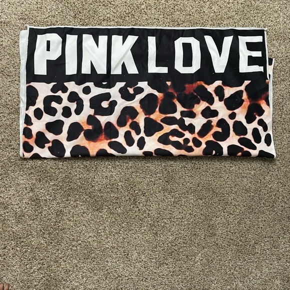 Women’s Soft Plush Beach/ Pool Animal Print Towel NWOT